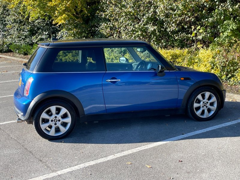 MINI HATCH