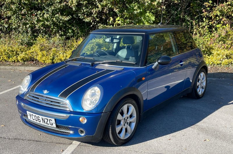MINI HATCH