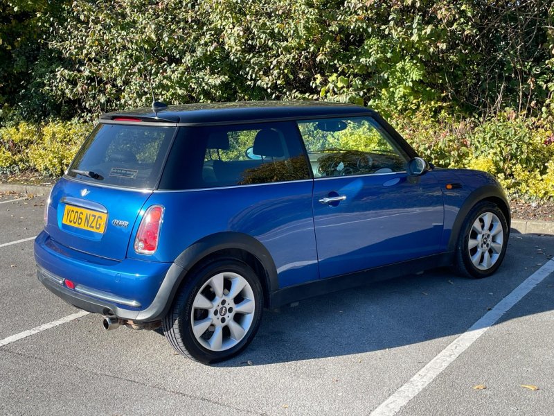 MINI HATCH