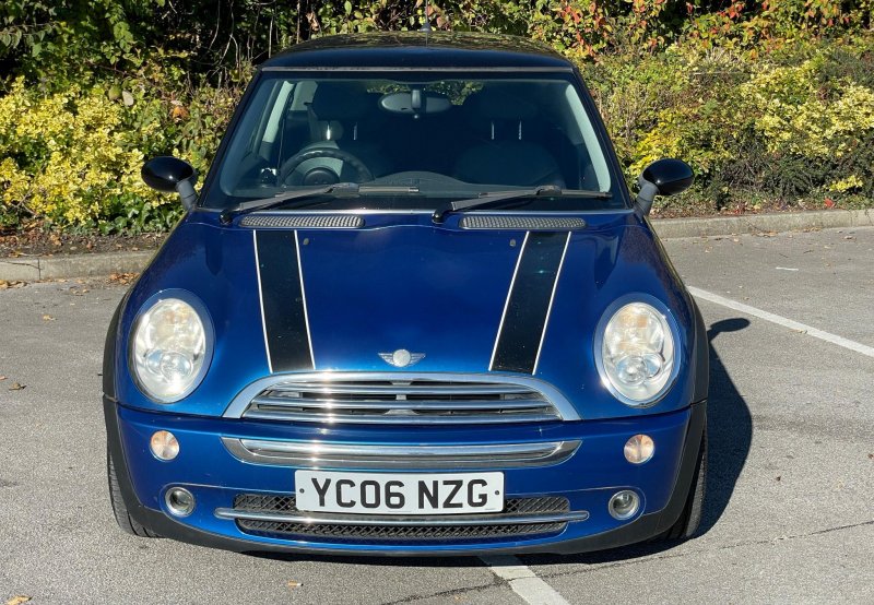 MINI HATCH