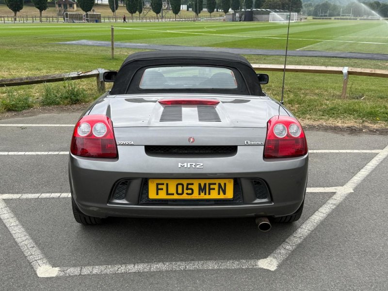 TOYOTA MR2