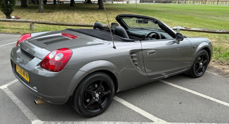 TOYOTA MR2