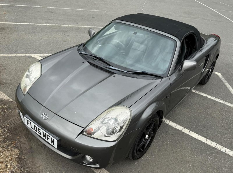 TOYOTA MR2