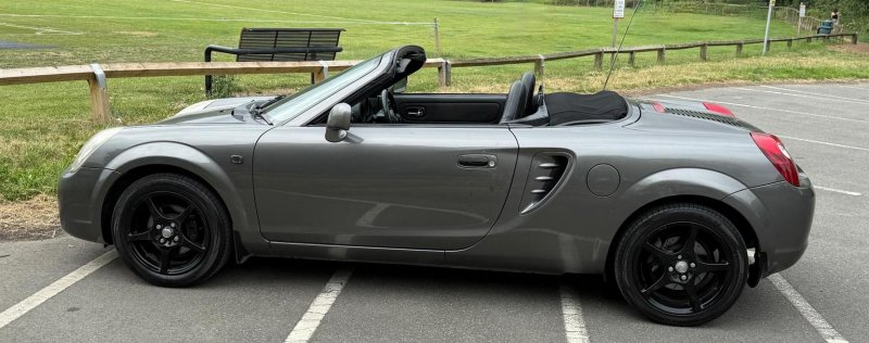 TOYOTA MR2
