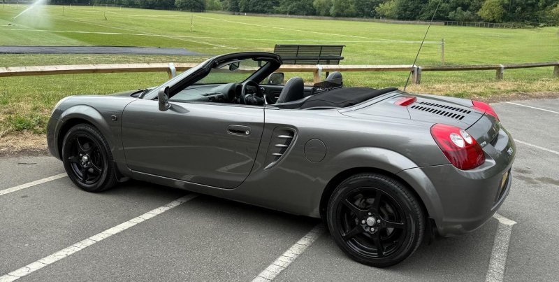 TOYOTA MR2