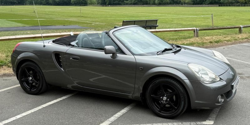 TOYOTA MR2