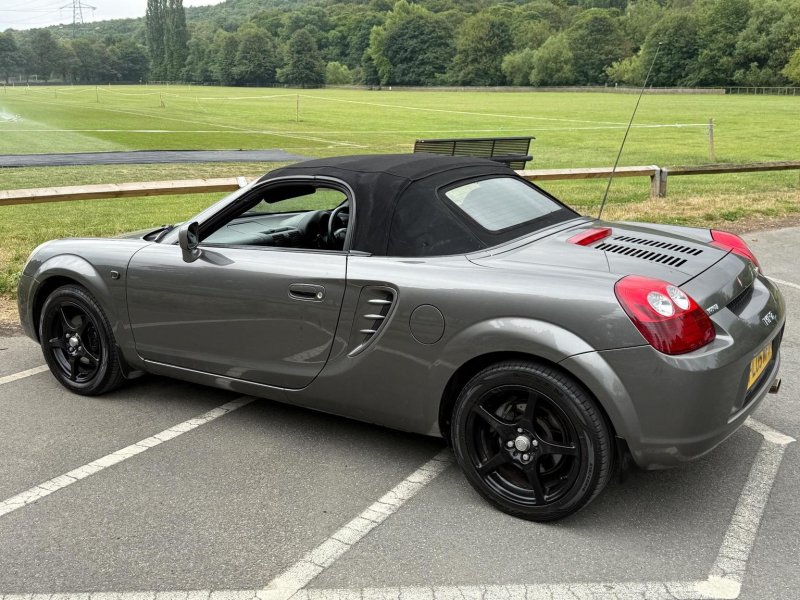 TOYOTA MR2