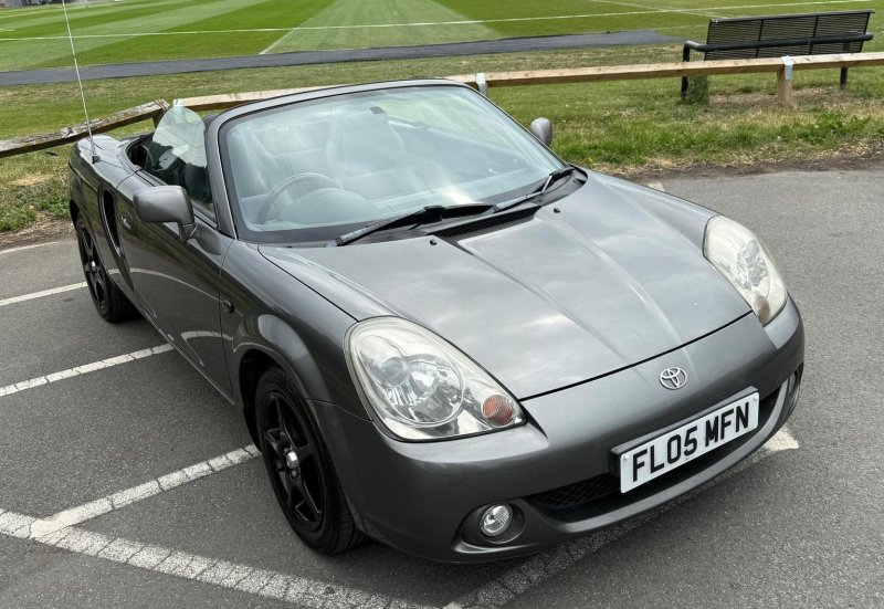 TOYOTA MR2