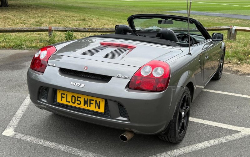 TOYOTA MR2