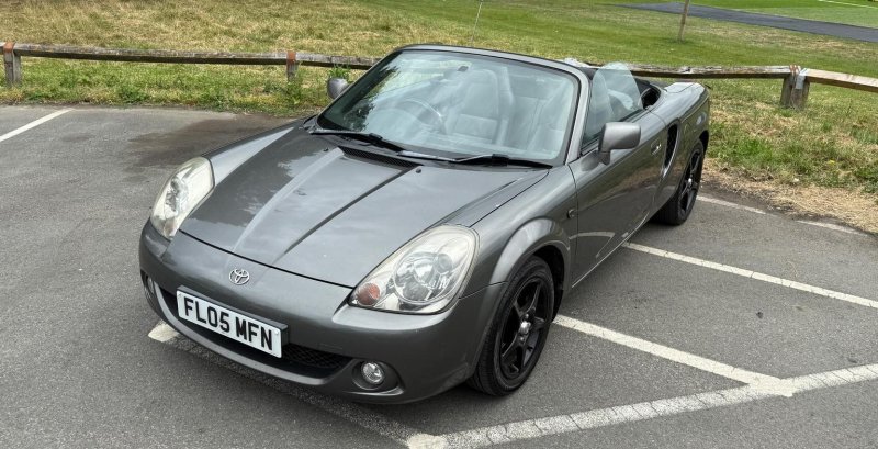 TOYOTA MR2