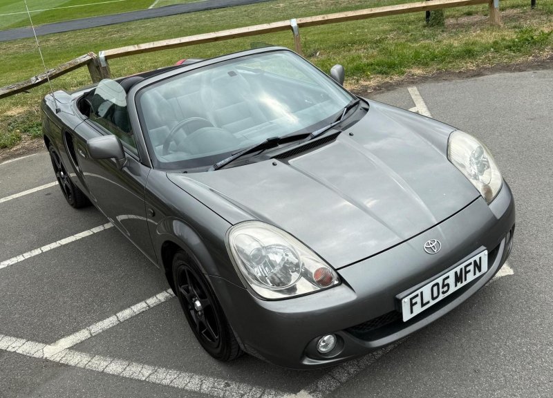 TOYOTA MR2