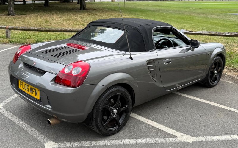 TOYOTA MR2
