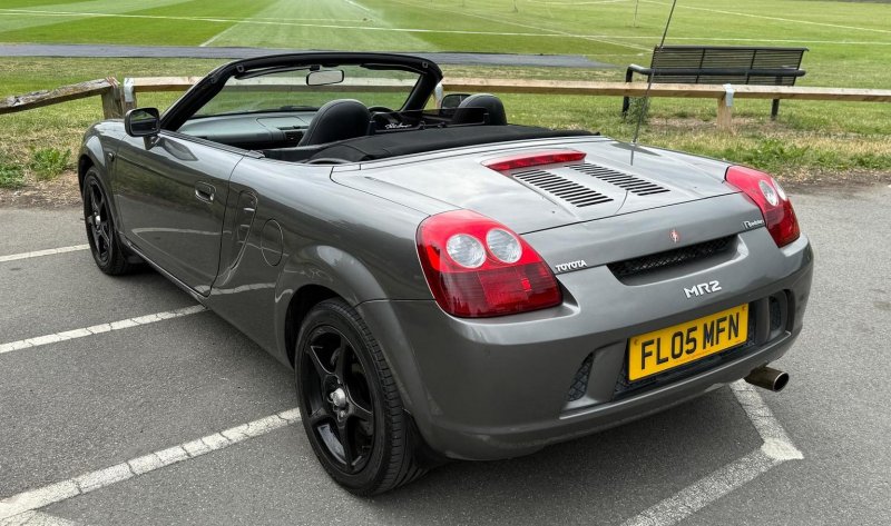 TOYOTA MR2