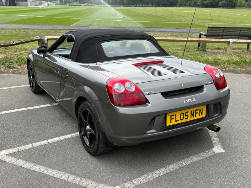 TOYOTA MR2