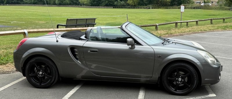 TOYOTA MR2