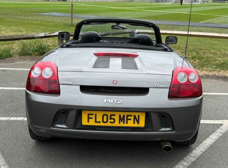 TOYOTA MR2
